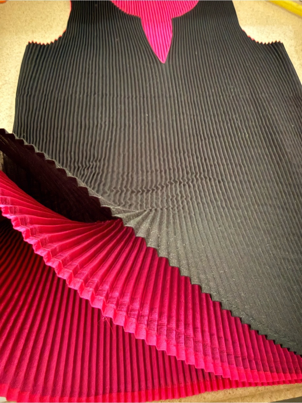 Issey Miyake Black Pleated Sleeveless Top Pink Lined Stretch M Made in Japan - Picture 7 of 15